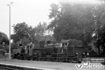 Braniewo 27.06.1987. Parowozy od pociągu specjalnego wracają na skład po wodowaniu. Na początku parowóz Tkt48-122, jako drugi 149.