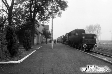 Dobrodzień 17.10.1987. Ty42-1 z pociągiem specjalnym wjechał z Fosowskich.