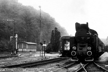 Tkt48-141 rusza ze stacji Międzychód w dniu 21.09.1986.