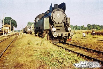 Wierzbno w dniu 03.10.1987. Tkt48-28 zmienia kierunek z pociągiem specjalnym, który wracał ze Skwierzyny do Międzyrzecza przez Wierzbno.