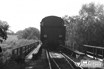 Tkt48-28 koło Pszczewa na linii Międzyrzecz - Wierzbno 03.10.1987.