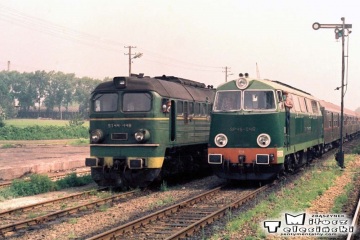 Lublin Zemborzyce ST44-448 i SP45-046 w dniu 30.06.1988.