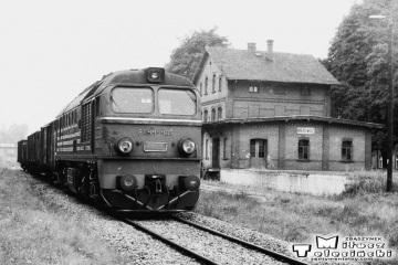 Przewóz 22.08.1986. ST44-485 z pociągiem Zbiorowym Sanice - Żagań.