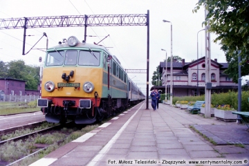 Czerwieńsk 16.05.1995. Pośpieszny 77114 Zielona Góra - Poznań.