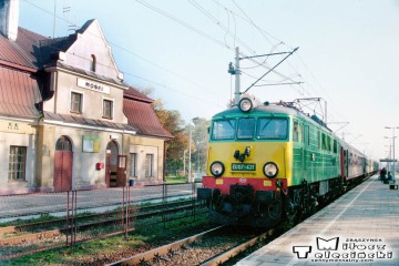Mońki 11.10.1995. EU07-431 z pospiesznym 15000 Grodno - Tczew - Gdynia.