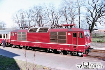 Rzepin 11.06.1994. 180 004 - 4, przyprowadziła pociąg EC "Brerolina" z Berlina.