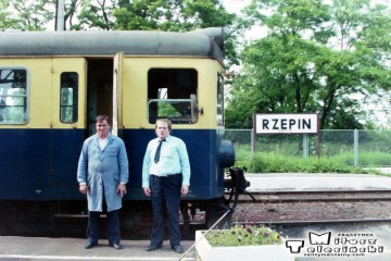 Rzepin 11.06.1994. , ja, obok bagażowy pan Józef Weryk