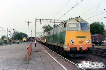 Rzepin w dniu 11.05.1998. SU45-044 z osobowym Poznań - Frankfurt.