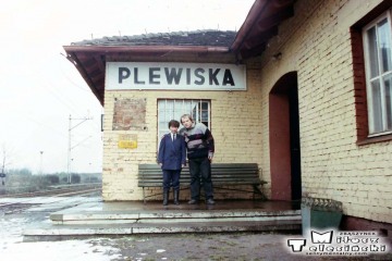 Plewiska w dniu 10.02.1994. Ja z dróżniczą Panią Beatą Grzybowską.