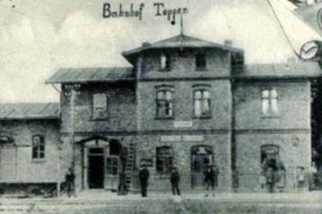 Toporów, przed rozbudową, odgałęzienia do Międzyrzecza, jeszcze nie było. Oddano je w dniu 01.08.1909, co wiązało się z rozbudową dworca.