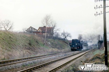 Wolsztyn - Adamowo 07.03.1988. Ty42-148 do Nowej Soli, mija wiadukty w Adamowie w dniu 07.03.1988