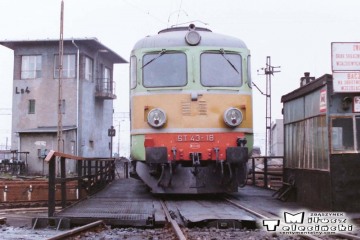 Leszno - lokomotywownia w dniu 08.03.1988. ST43-18