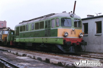 Leszno - lokomotywownia w dniu 08.03.1988. ST43-215.