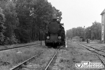 Namysłaki w dniu 28.05.1988. Ostatni pociąg pasażerski na trasie Ostrzeszów - Namysłaki. Parowóz Ty2-934.