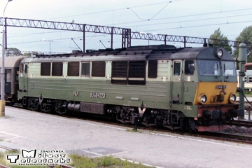 Ełk 21.06.1993. SU46-023 ze składem do Olsztyna.