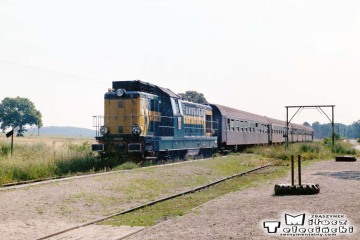 Goraj 31.07.1990. Wjazd pociągu Międzychód - Gorzów Wlkp. SP32-135.