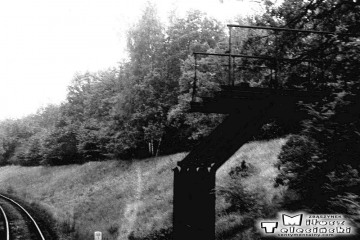 Wierzbno - Międzychód 21.09.1986. Wiadukt na drodze między Muchocinem a Gorzyckiem Starym, który leżał ok. 1,5 km w głąb Polski - granica przebiegała na 67,6 km linii, wiadukt to 66,1 km.