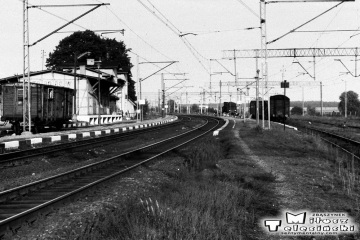 Stacja Toporów 21.09.1986. Doczepiany Tkt-48 w kierunku Międzyrzecza.