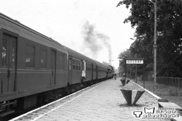 Osobowy z Ol49-61 do Ełku - Białegostoku i dalej do Warszawy w Gołdapi w dniu 29.09.1990.