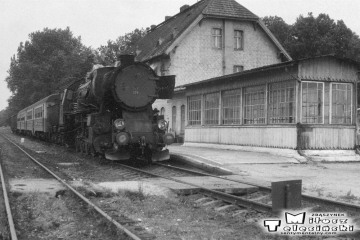 Ty2-239 z osobowym do Kętrzyna w Węgorzewie w dniu 11.09.1990.