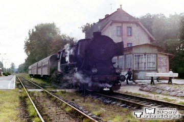 Ty2-126 z osobowym do Kętrzyna w Węgorzewie w dniu 13.09.1990.
