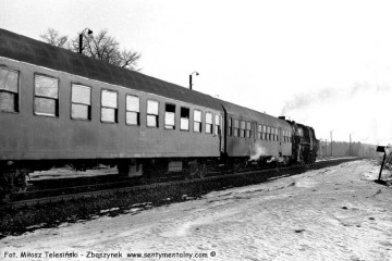 Płonica - Bolemin 11.03.1987. Oddalający się pociąg z Gorzowa w stronę Rudnicy.