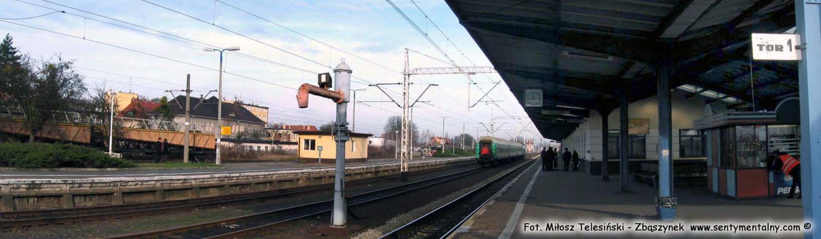 Widok peronów w dniu 30.11.2009.