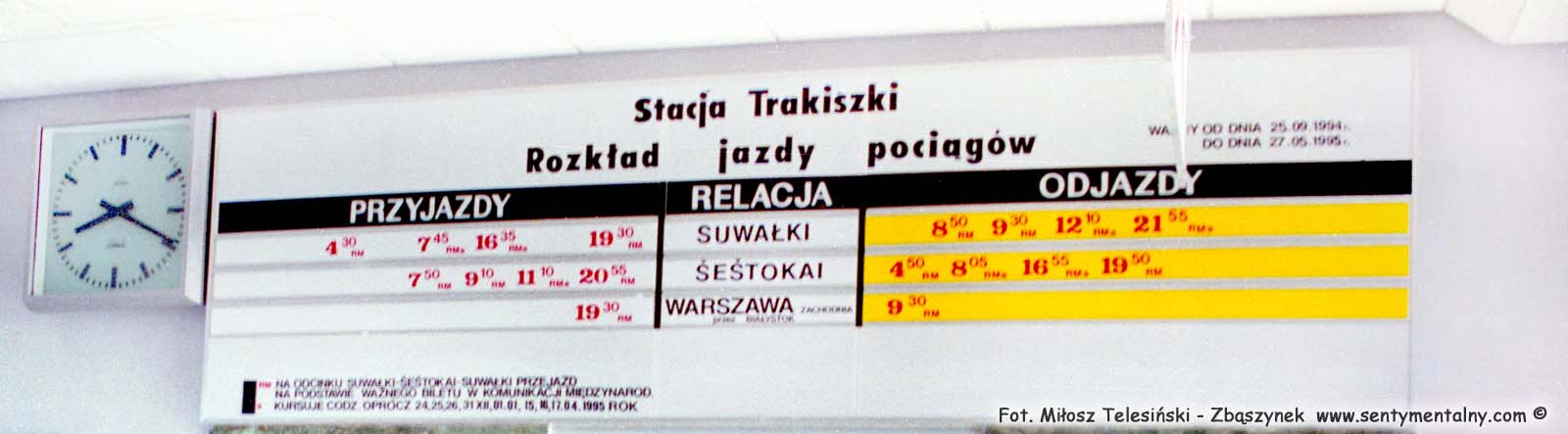 Rozkład jazdy na poczekalni stacji Trakiszki, obowiązujący od dnia 25.09.1994 do 27.05.1995. Zdjęcie wykonane podczas osatniej wyprawy w to miejsce, w dniu 23.02.1995 roku.